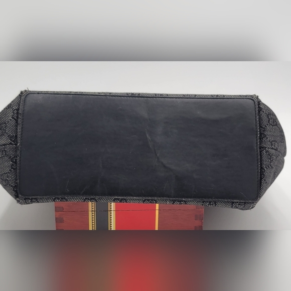 Gucci Bucket Bag - Picture 9 of 10